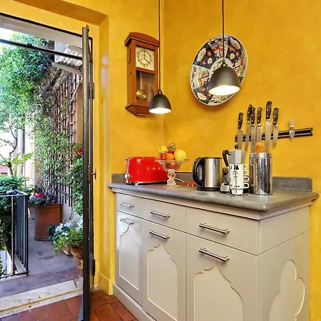 Apartment Trastevere Large With Terrace | Romeloft